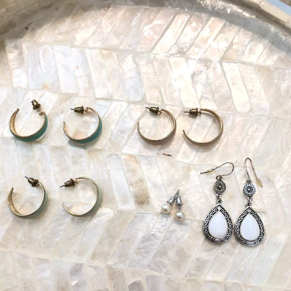 Bundle of earrings